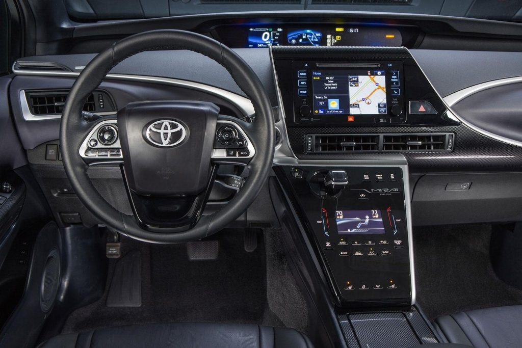 Toyota-Mirai-2015-dashboard